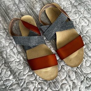 Universal thread sandals